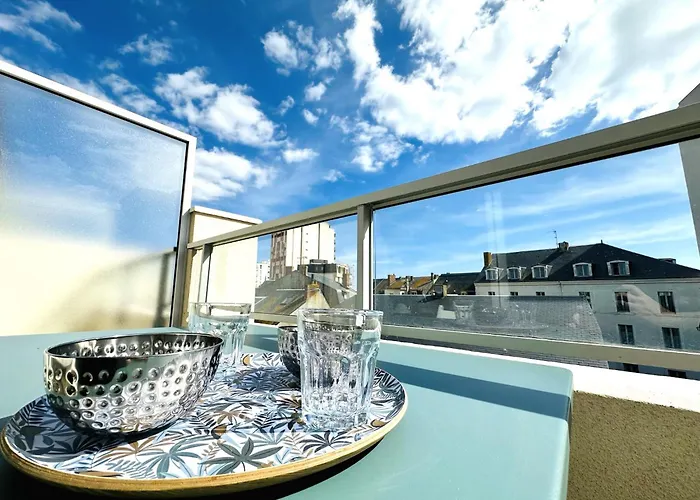 Appartement Renove Avec Gout Et Idealement Situe A Deux Pas Du Remblai
