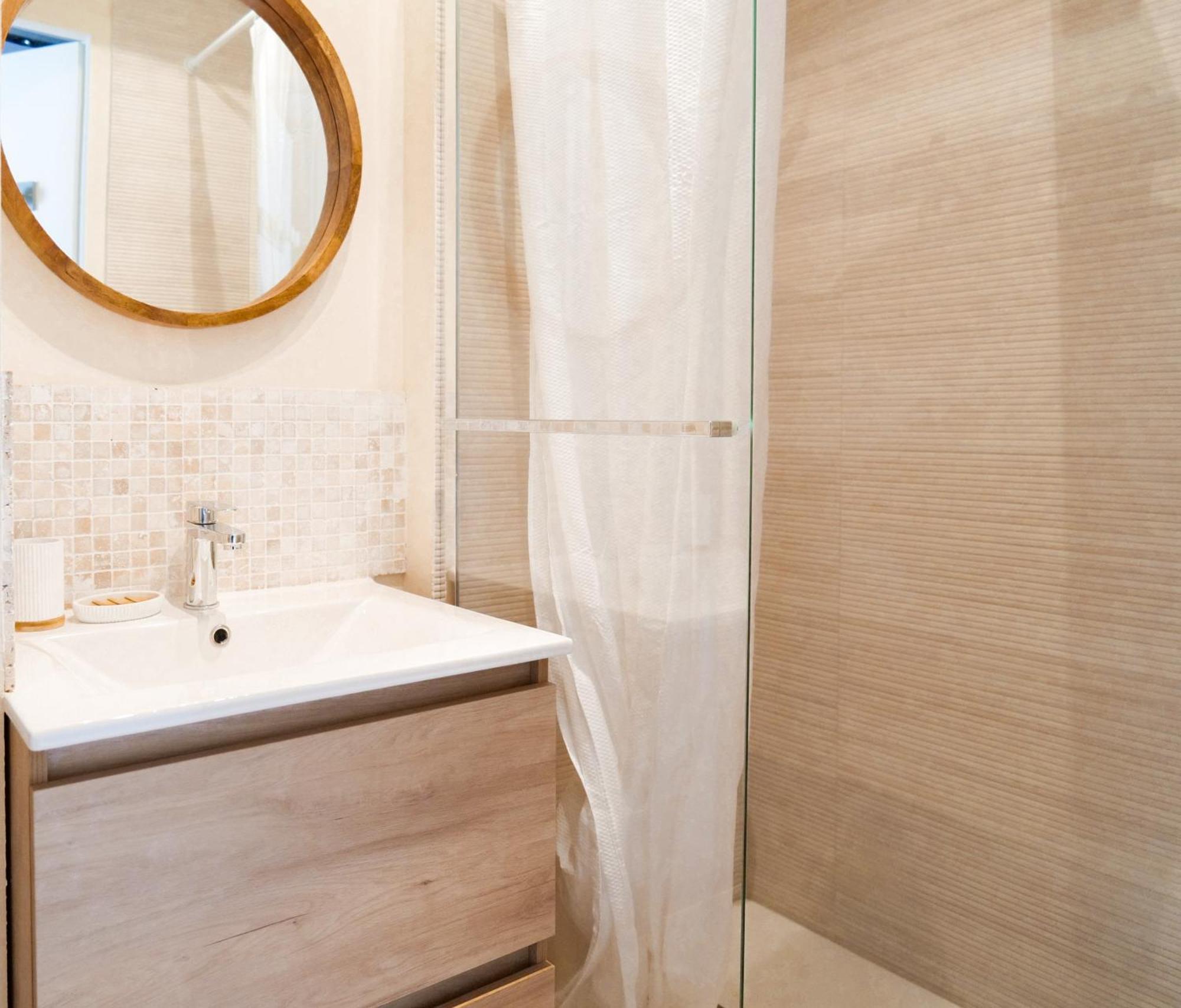 Apartment Renove Avec Gout Et Idealement Situe A Deux Pas Du Remblai *